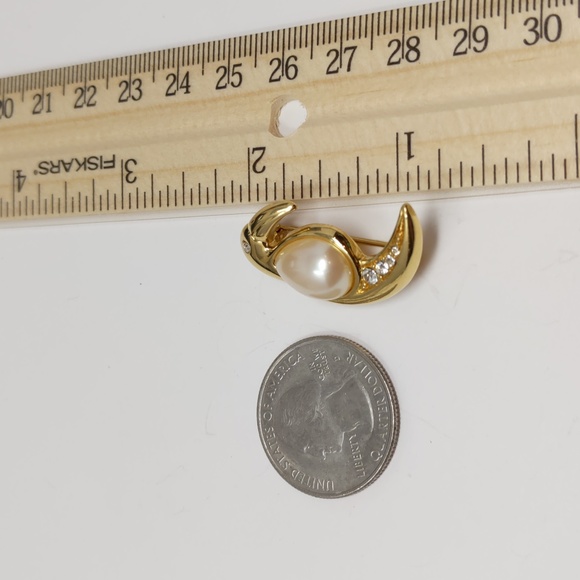 Monet Gold Tone Toucan Brooch Pin Signed Faux Pearl Rhinestones - Picture 7 of 9